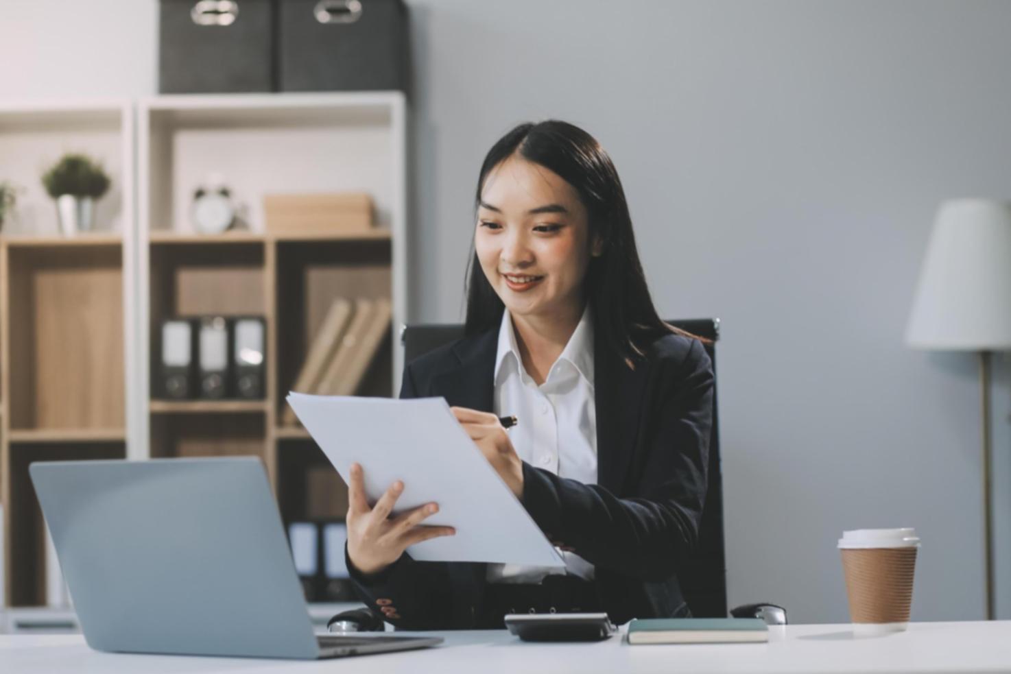 Interaktive Lernsession mit Fokus auf praktische Anwendung von Investmentstrategien